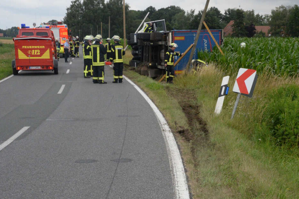 Auf einmal kam der Brummi von der Fahrbahn ab.