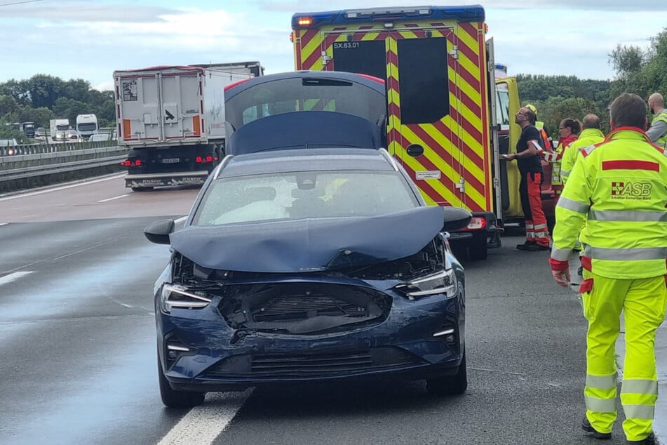 Unfall A9: Auf regennasser Straße: Staugefahr nach Crash auf der A9 bei Leipzig