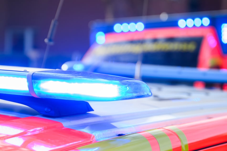 Rettungsdienst und Feuerwehr rückten zur Berufsschule in der Max-Eyth-Straße aus. (Symbolfoto)