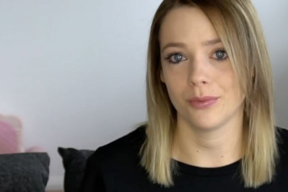 Anne Wünsche schaut nachdenklich und traurig aus.