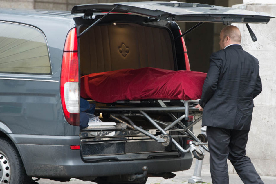 Für den 79-Jährigen kam jede Hilfe zu spät. Er starb in den Flammen (Symbolbild).