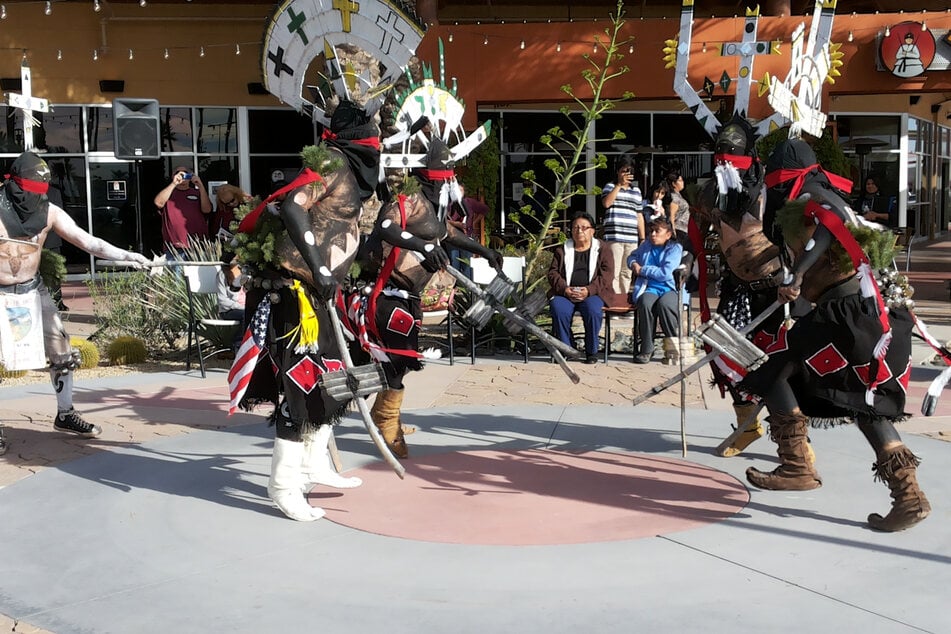 Der "White Mountain Apache Tribe" wird im Lößnitzgrund zu Gast sein.