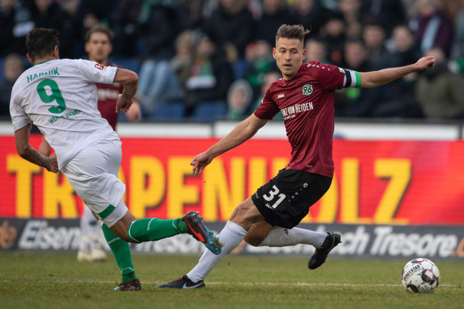 Wechselt Hannovers Waldemar Anton (22, r) zum 1. FC Köln?