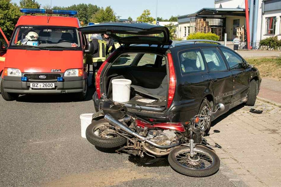 Der Citroën-Fahrer soll den Biker übersehen haben.