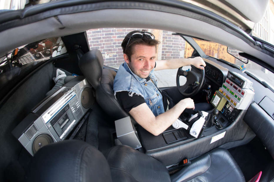 Robert hat sogar eine Zeitmaschine in seinen DeLorean eingebaut.