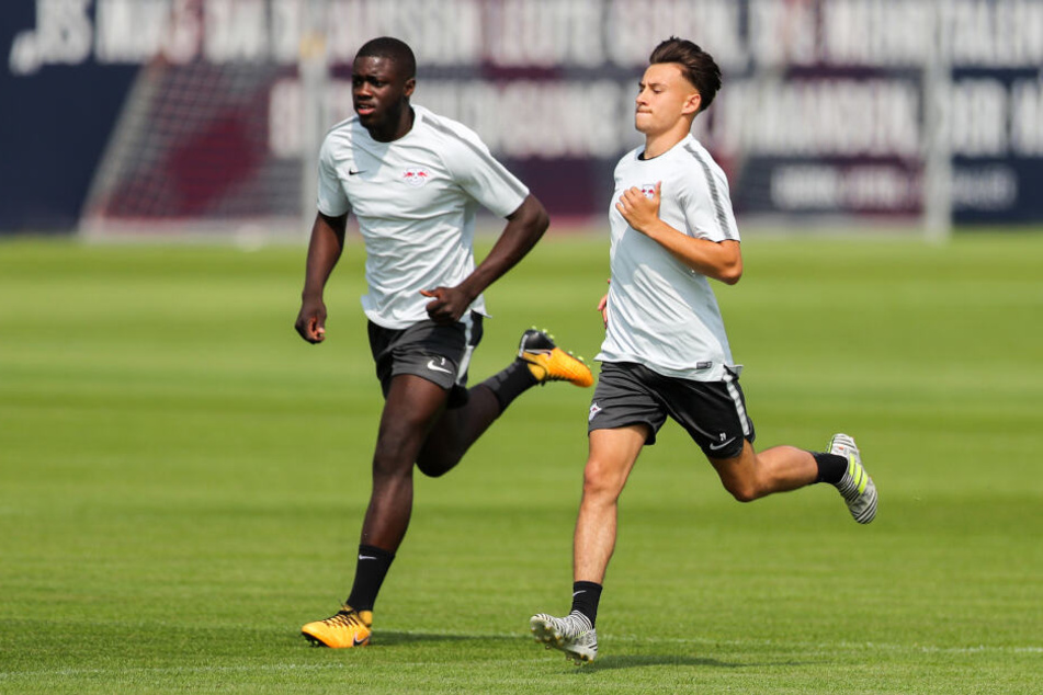 Kickte von 2015 bis 2018 bei RB Leipzig: Nicolas Kühn (r., hier im Training neben Dayot Upamecano).
