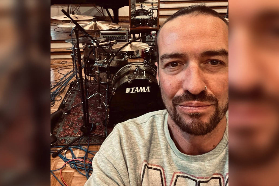 "In Extremo"-Drummer Florian Speckardt (44) weiß nichts von einer Liaison mit Inka Bause und hat sich über den Artikel in der Yellow Press köstlich amüsiert.
