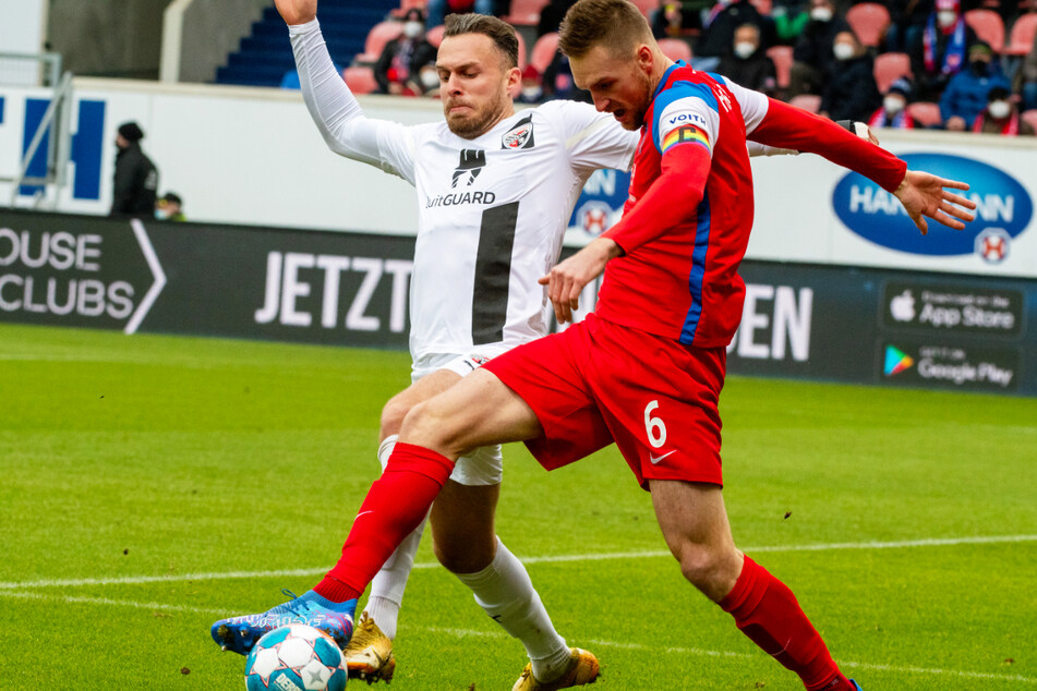 Patrick Schmidt (28, l.) wartet weiter auf seinen ersten Treffer im Trikot des FC Ingolstadt 04.