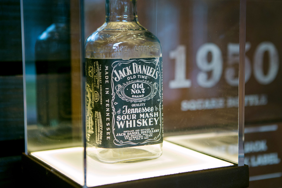 Ein Hundespielzeug in Form einer solchen "Jack Daniel's"-Flasche erzürnte den Whiskey-Hersteller. (Symbolbild)