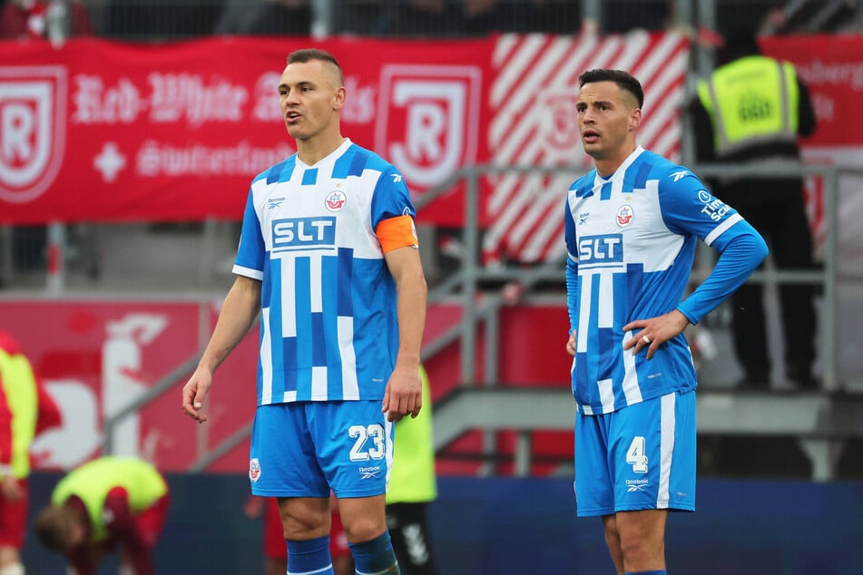 Nach der Regensburg-Pleite gucken Rostock und Kapitän Franz Pfanne (l.) wieder dumm aus der Wäsche.