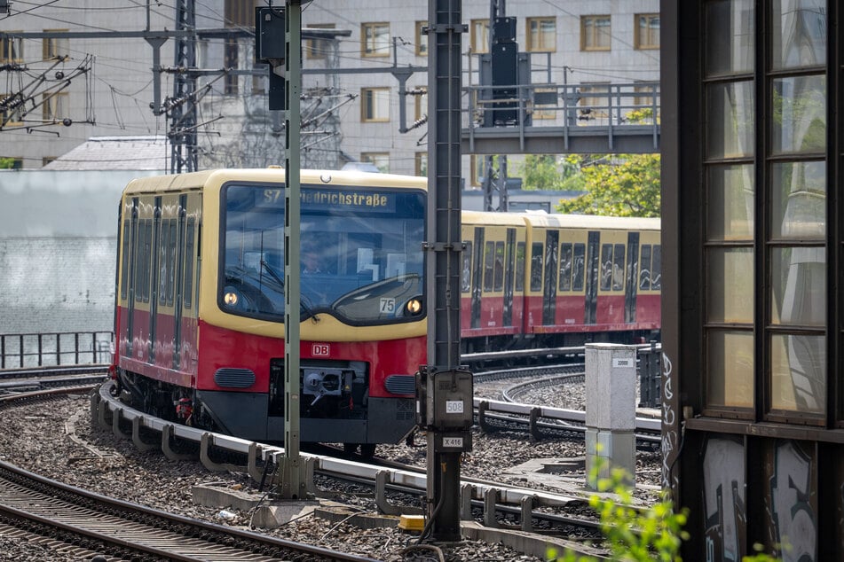 Eine S-Bahn der Linie S7 musste am Montag eine Notbremsung einlegen. (Archivbild)