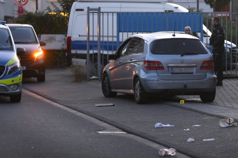 Das Opfer wollte gegen 16.45 Uhr in seinen Mercedes steigen, als es von Schüssen verwundet wurde.