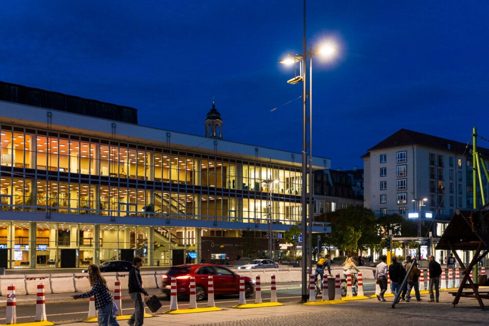 Der Kulturpalast ist eines von vielen Gebäuden, die weithin sichtbar erstrahlen.