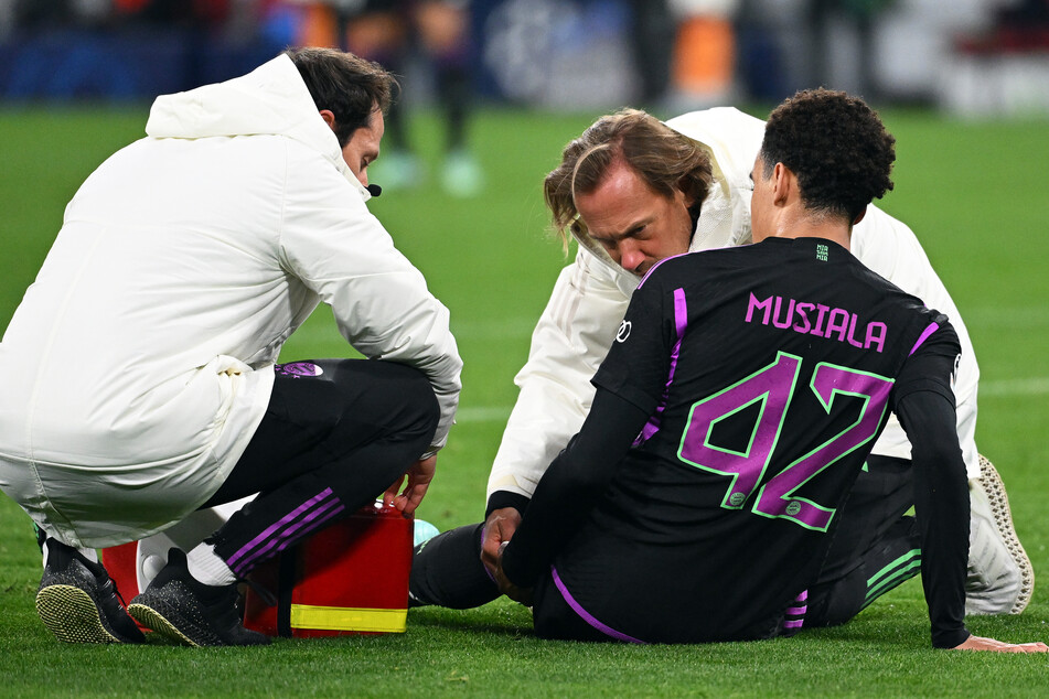 Jamal Musiala vom FC Bayern München musste gegen Galatasaray Istanbul spät in der ersten Halbzeit verletzungsbedingt ausgewechselt werden.
