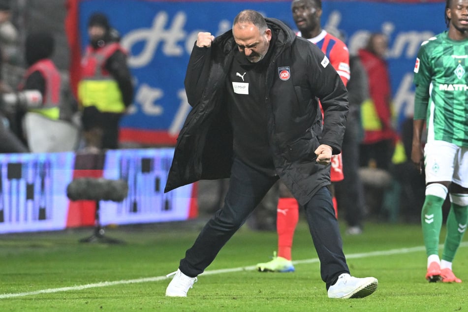 Heidenheim-Coach Frank Schmidt (51) freute sich über das späte Unentschieden in Bremen.