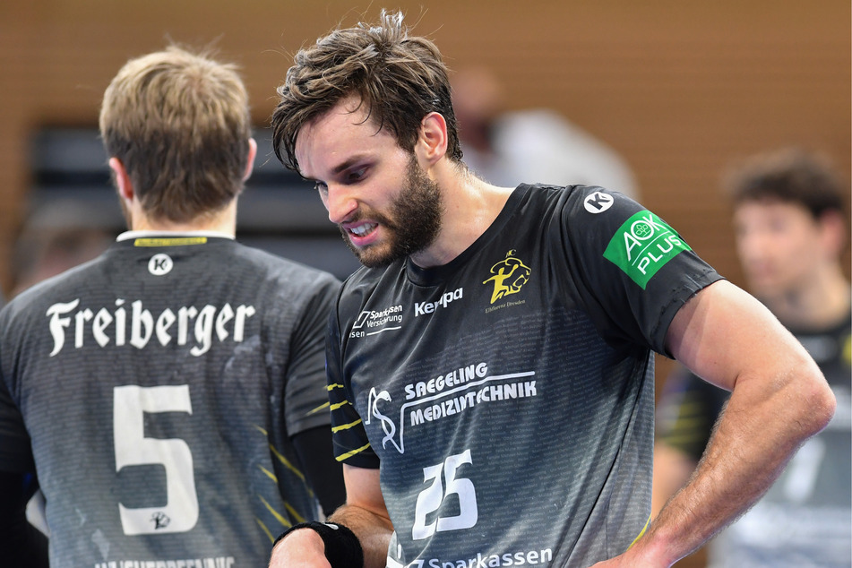 Der Blick von Regisseur Sebastian Greß geht nach unten. Der HC Elbflorenz ist in der ersten Runde des DHB-Pokals ausgeschieden.