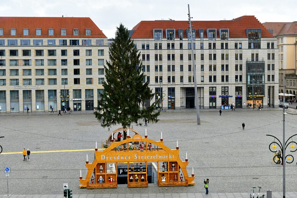 Trauriges Bild: Dieses Jahr wird es keinen Striezelmarkt geben, die Tassen können trotzdem erworben werden.