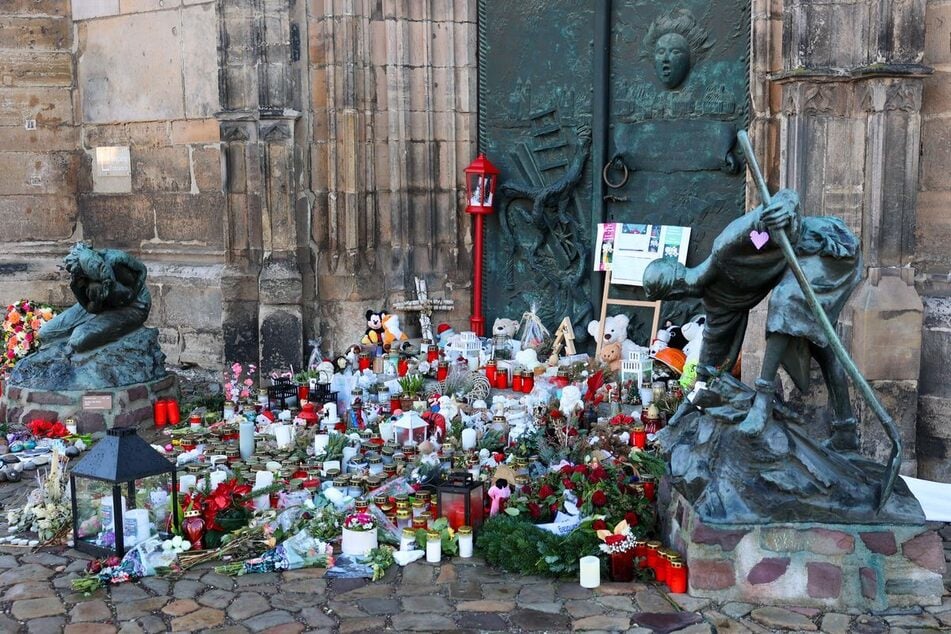 Bisher dient die Tür der Johanniskirche als provisorischer Gedenkort.