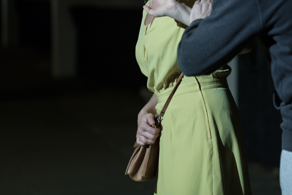 An gleich zwei Orten ist es Freitagnacht in Leipzig zu Raubüberfällen gekommen. Unter anderem wurde dabei eine 40-jährige Frau angegriffen. (Symbolbild)