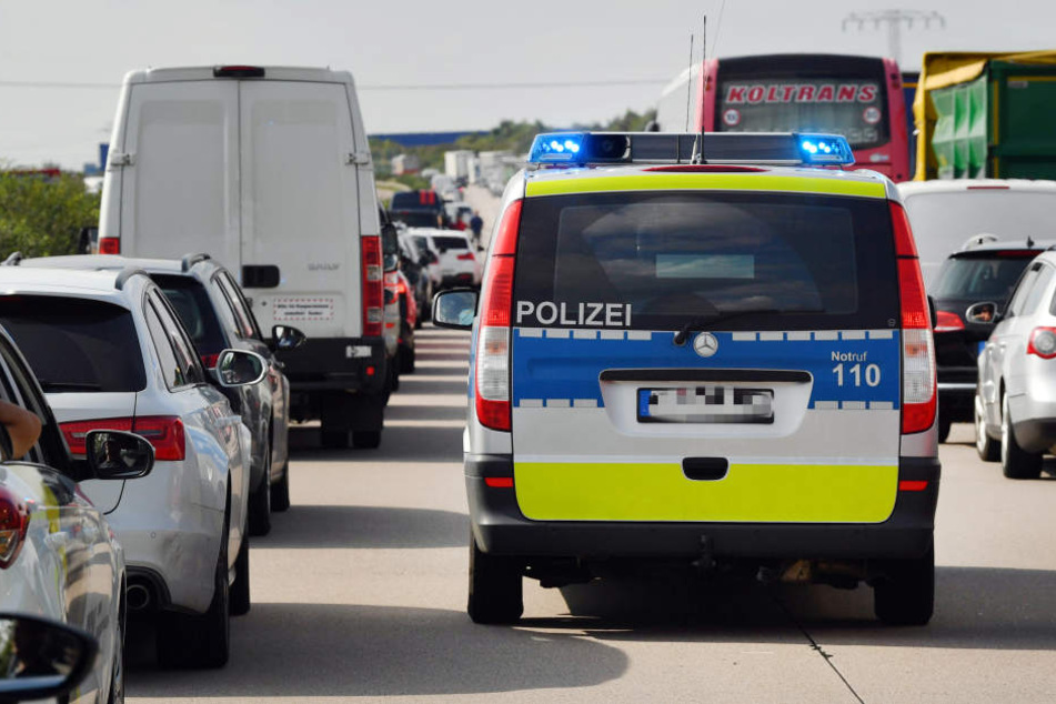 Die A4 wurde in Richtung Osten für rund dreieinhalb Stunden gesperrt (Symbolbild).