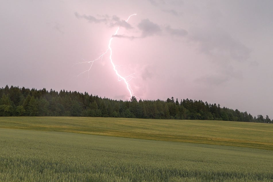 Nicht nur Blitz und Donner werden für Sachsen am Samstag erwartet. (Archivbild)