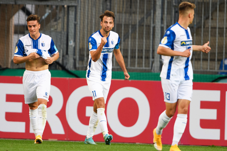 Magdeburgs Lebensversicherung Christian Beck (M.) hatte in der abgelaufenen Saison mit einigen Leistungstiefs zu kämpfen. Im DFB-Pokal zeigte er sich hingegen treffsicher wie eh und je. Mit seiner Form steht und fällt das FCM-Angriffsspiel.