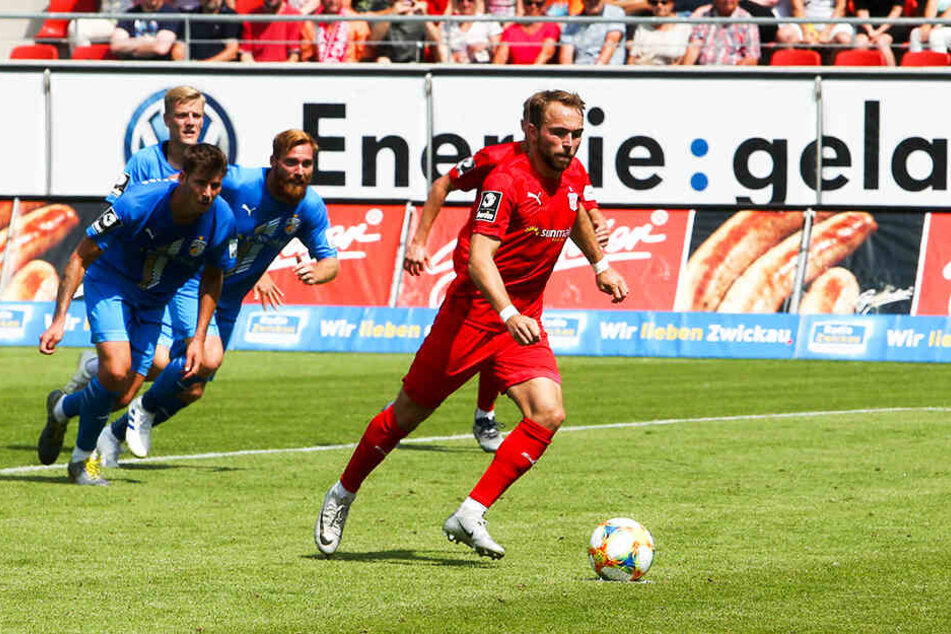 Fabio Viteritti behielt beim Elfmeter die Nerven und verwandelte sicher zum 1:0.