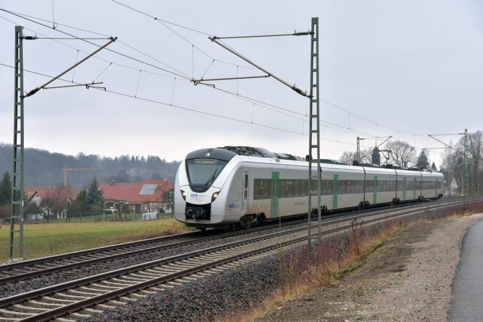 Ein Zug der Mitteldeutschen Regiobahn erfasste das Fahrrad und schliff es ca. 10 Meter mit (Archivbild).