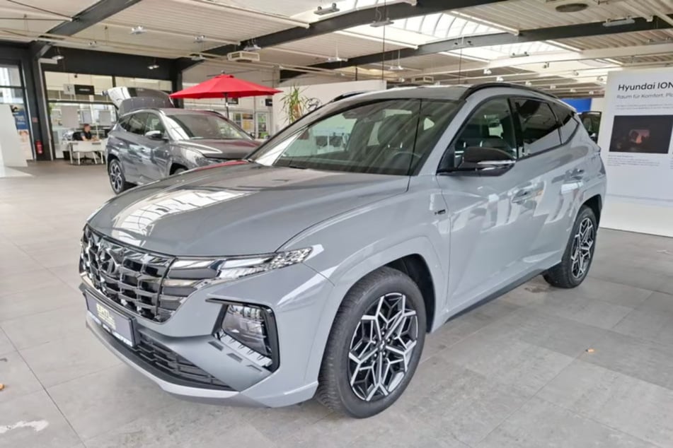 Der Hyundai Tucson Hybrid N-Line mit 230-PS-Hybridantrieb ist nur eines der vielen Fahrzeuge vor Ort.