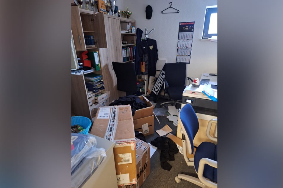 Die Einbrecher hinterließen das Vereinsbüro völlig verwüstet.