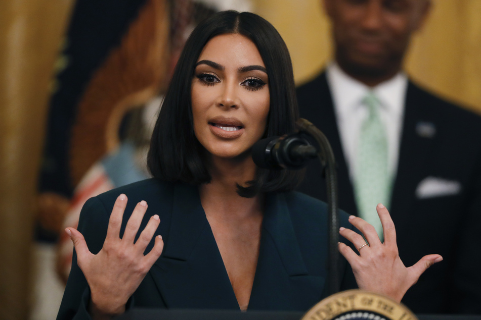 Kim Kardashian wünscht sich, sie wäre nur einmal verheiratet gewesen.