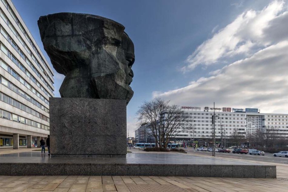 Am Sonntag fand eine Ausstellung am Marx-Monument statt, dabei wurden zwei Besucher bedroht. (Archivbild)