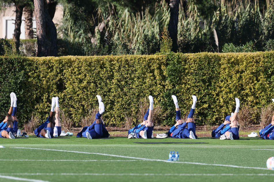 Schön synchron führten die Profis die Übungen aus.