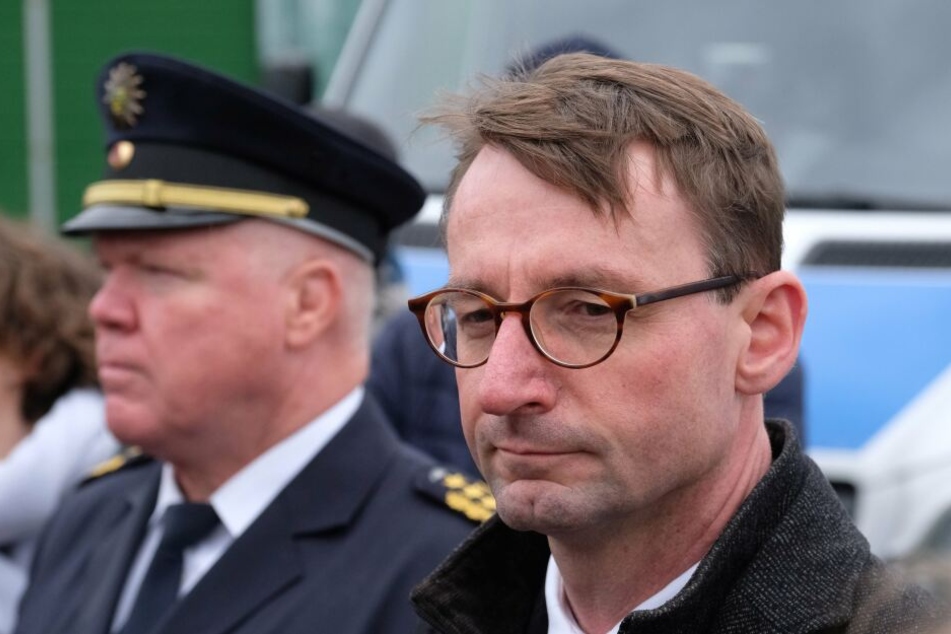 Der eine sortiert aus, der andere kuscht: Innenminister Roland Wöller (CDU, r.) und sein Landespolizeipräsident Horst Kretzschmar (l.).