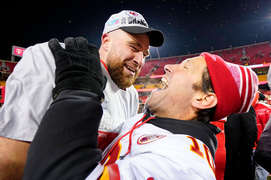 Paul Rudd, a long-time Kansas City sports fan, gushed over Travis Kelce (l.) in a new interview.