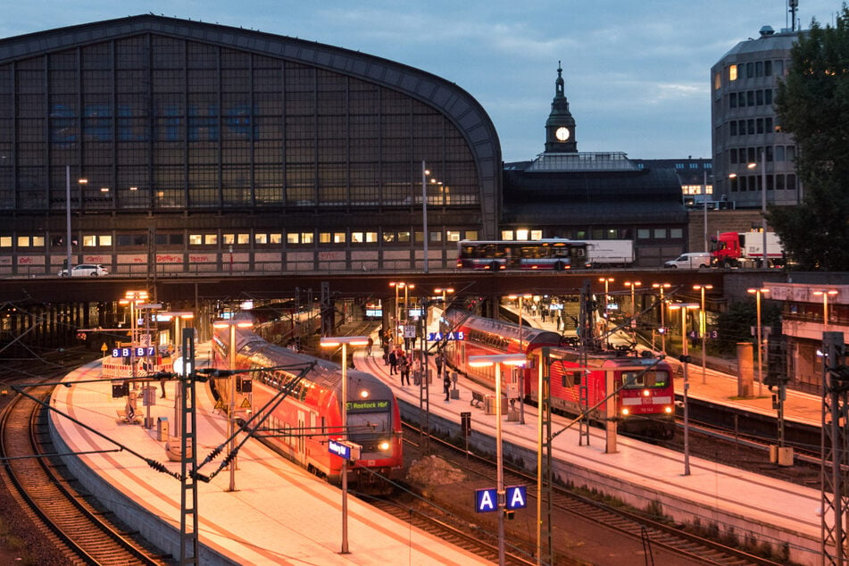 Der Zwischenfall am Hamburger Hauptbahnhof hatte Auswirkungen auf etliche Reisende und Pendler. (Archivbild)