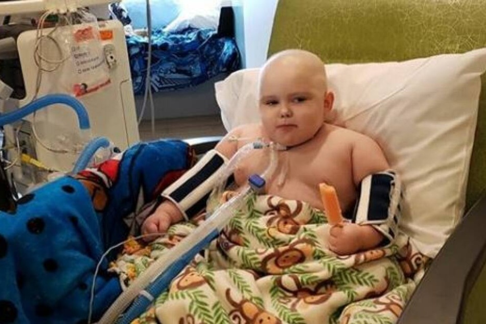 Banner Sears ist im Krankenhaus dauerhaft an Geräte angeschlossen.