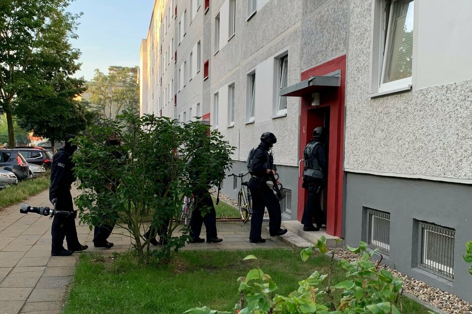 Bei der Razzia sind am Dienstag acht Wohnungen in den Landkreisen Märkisch-Oderland und Dahme-Spreewald durchsucht worden. Zwei mutmaßliche Täter konnten verhaftet werden.