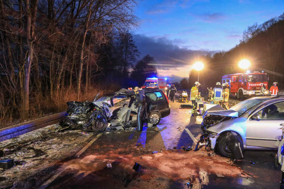 Der Senior verriss das Steuer und krachte frontal in ein entgegenkommendes Auto.