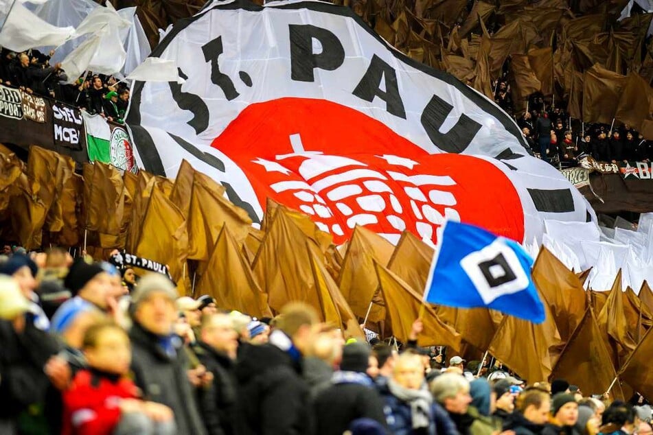 Das Stadtderby zwischen dem HSV und dem FC St. Pauli am 21. Januar findet doch nicht als Geisterspiel statt. (Symbolfoto)