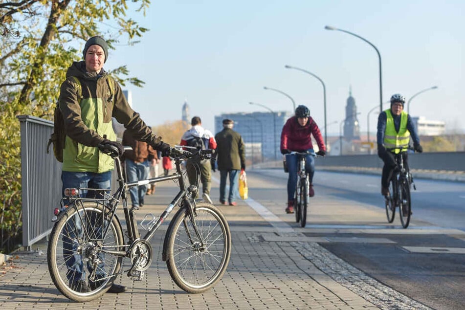 Nils Larsen (35) vom ADFC kämpft für einen sicheren Radweg von der Innenstadt nach Plauen.