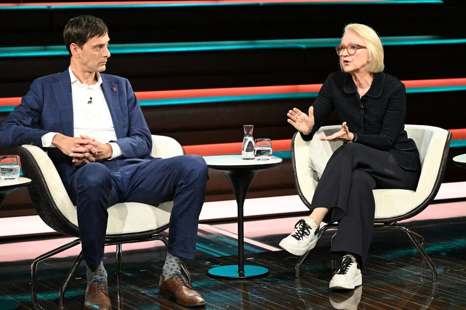 Martin Hikel (40, SPD) stellte sich gegen die Enteignungspläne der Linken. Monika Schnitzer (65) kritisierte das Gießkannenprinzip des Tankrabatts.