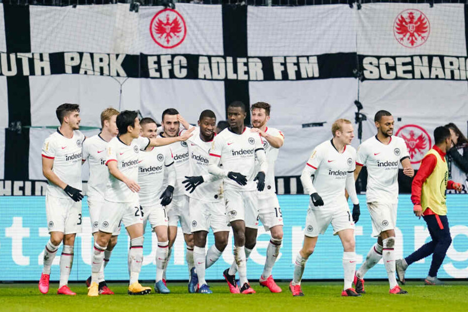 Mit einer ausgebufften Leistung sicherte sich die Eintracht den Einzug ins DFB-Pokal-Viertelfinale.