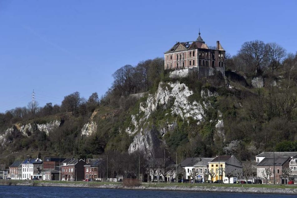 In diesem herrschaftlichen Schloss gab es am Montag einen schweren Brand.
