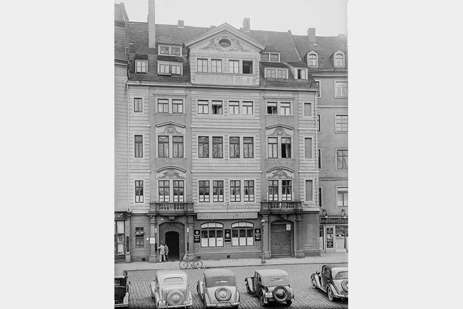 Barocke Pracht: Das "Regimentshaus" in den 1930er Jahren. Im Erdgeschoss residierte damals der "Burgkeller".