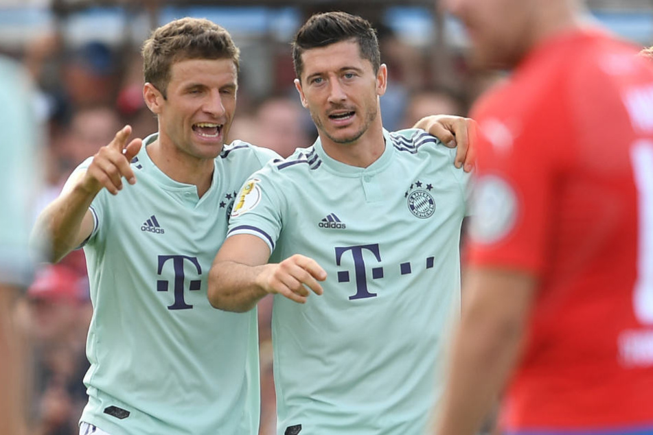 Robert Lewandowski (r.) erzielte für den FC Bayern den einzigen Treffer des Tages.