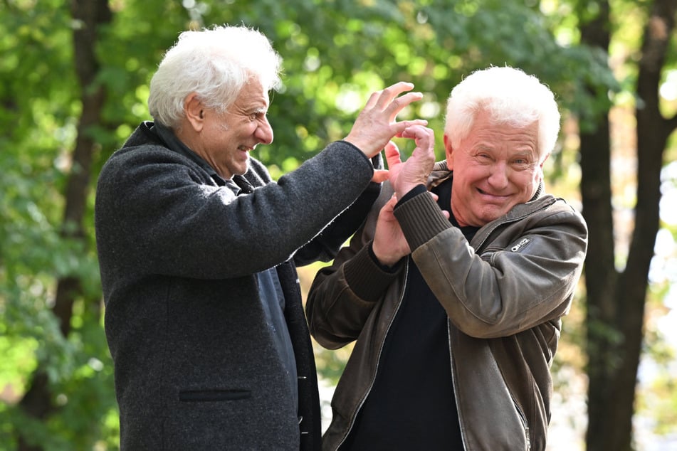 Mit dabei sind am Freitagabend die beiden "Tatort"-Schauspieler Udo Wachtveitl (66, l.) und Miroslav Nemec (71).
