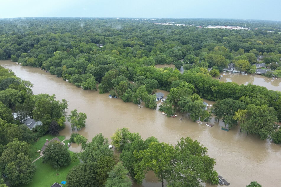Fünf Tote nach Tornado und heftigen Überschwemmungen