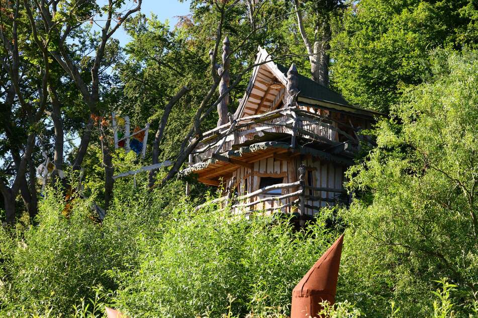 Das Baumhaushotel Kriebelland bietet einzigartige Übernachtungen an der Talsperre Kriebstein.