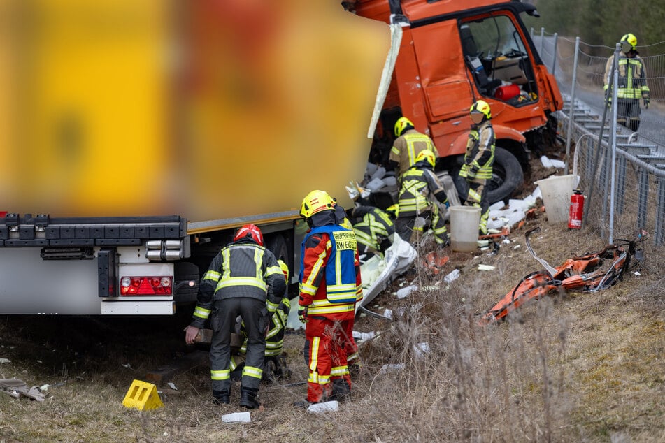 Zu dem Unfall war es am Montag auf der Richtungsfahrbahn Suhl der A73 gekommen.